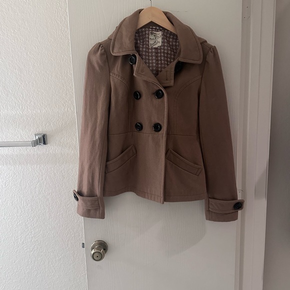 Tulle,tan pea coat size 6 - Picture 1 of 5
